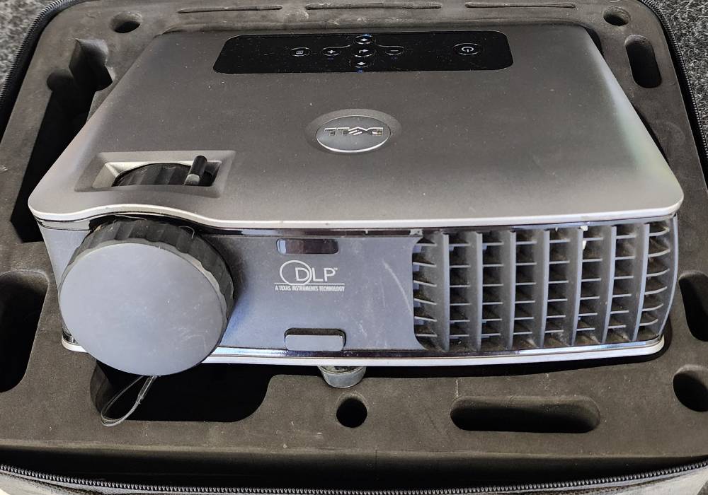 Image of the used Dell 2400MP for sale
